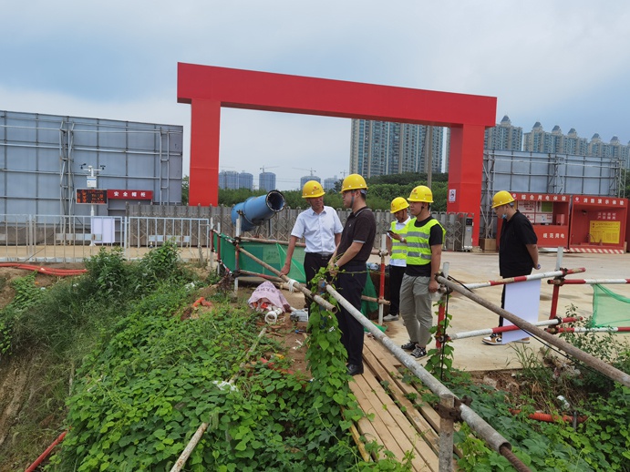 南昌市政建設深入一線開展疫情防控及安全生產(chǎn)檢查工作6912.jpg