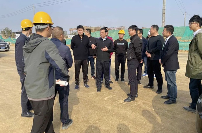 市政公用集團萬義輝深入朱橋東路綜合管廊及基礎(chǔ)設(shè)施建設(shè)工程、昌東三路道路建設(shè)工程檢查指導(dǎo)
