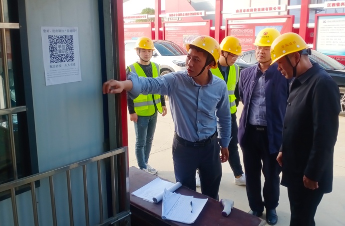 張世東深入市政公用城項(xiàng)目、秦坊安置房項(xiàng)目、南昌高鐵東站新區(qū)項(xiàng)目督查質(zhì)量、安全、揚(yáng)塵治理工作