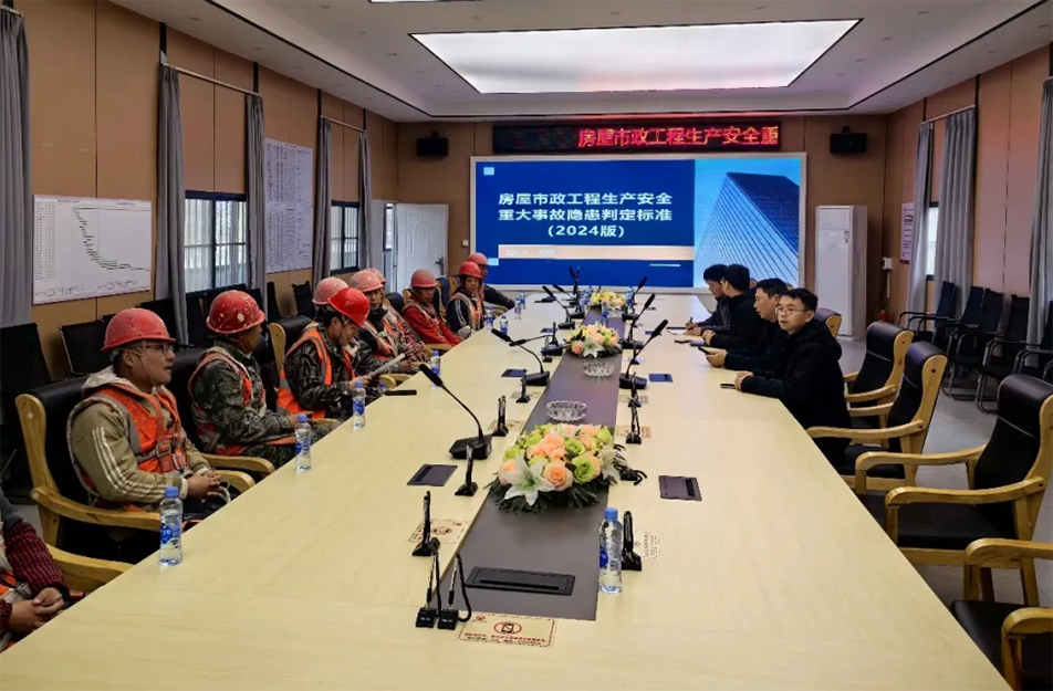 高處作業(yè)安全培訓(xùn)｜腳手架搭設(shè)、防墜落措施與事故警示教育