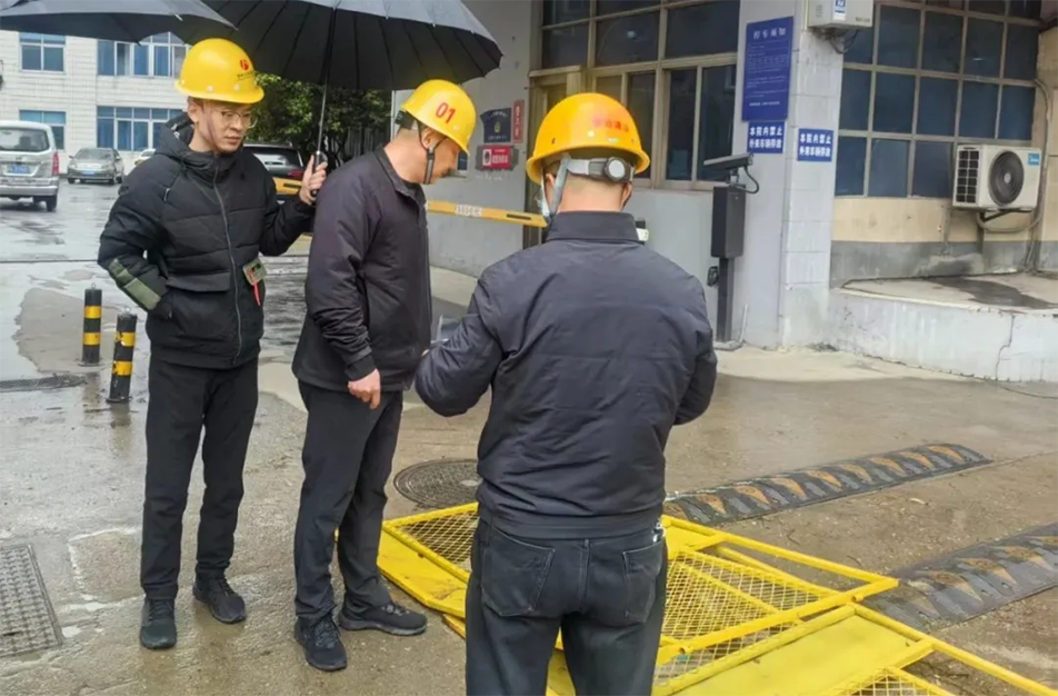徐旭調(diào)研南昌縣小藍大道、青云譜污水接駁工程｜施工進度與安全文明管理